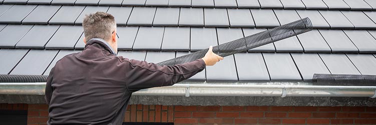 The pros and cons of diy roofing repairs